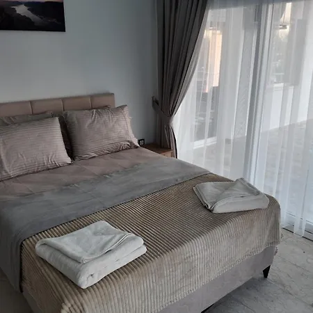 White Bay Apartment *